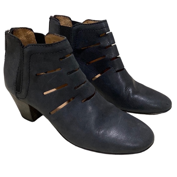 Aquatalia Marvin K Freida Black Leather Laser Cut Ankle Boots 8.5 - Picture 3 of 12